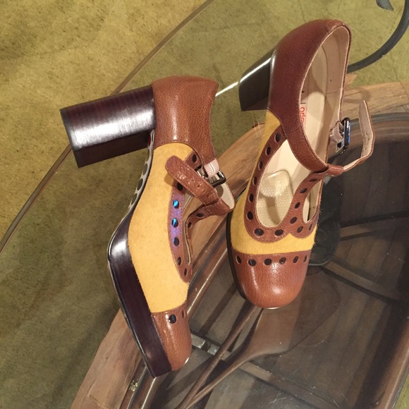 Shoes - Clark’s Orla Kiely Size 7 1/2